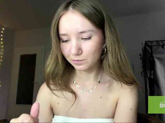 lisasmall webcam