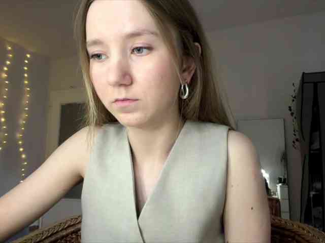 lisasmall webcam