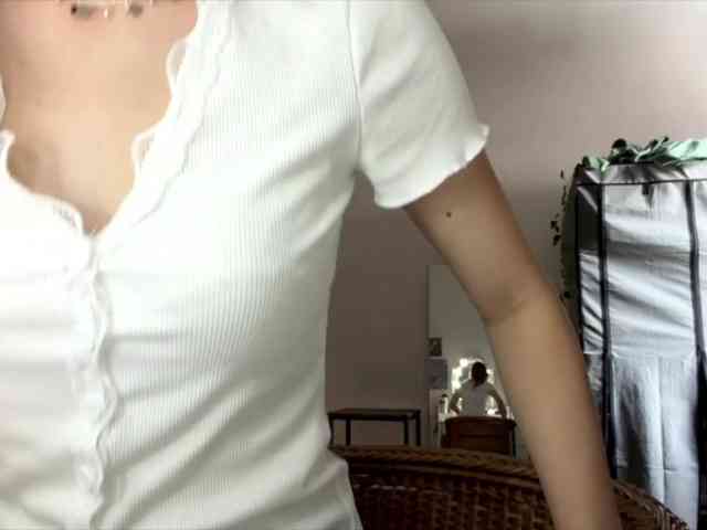lisasmall webcam