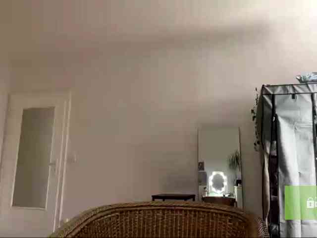lisasmall webcam