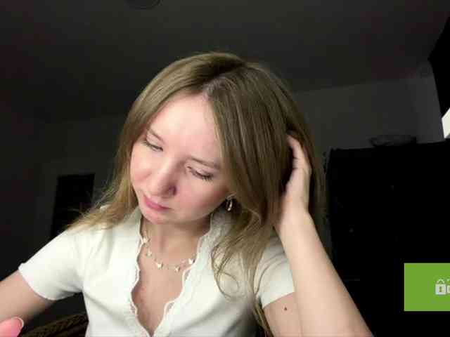 lisasmall webcam