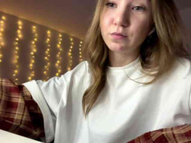 lisasmall webcam