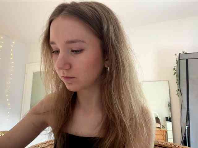 lisasmall webcam