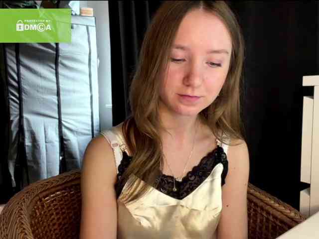 lisasmall webcam