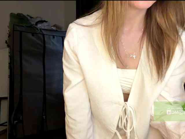 lisasmall webcam