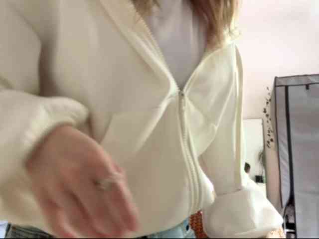 lisasmall webcam