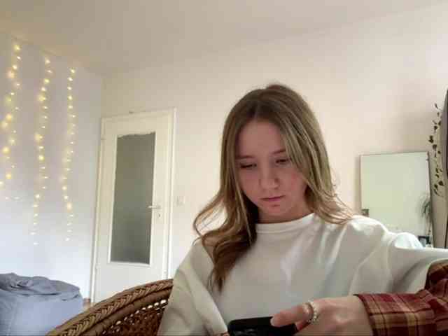 lisasmall webcam