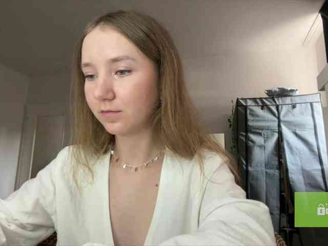 lisasmall webcam