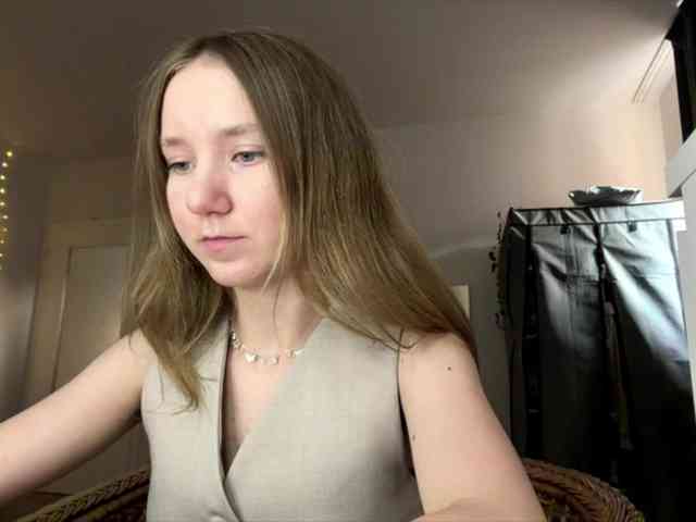 lisasmall webcam