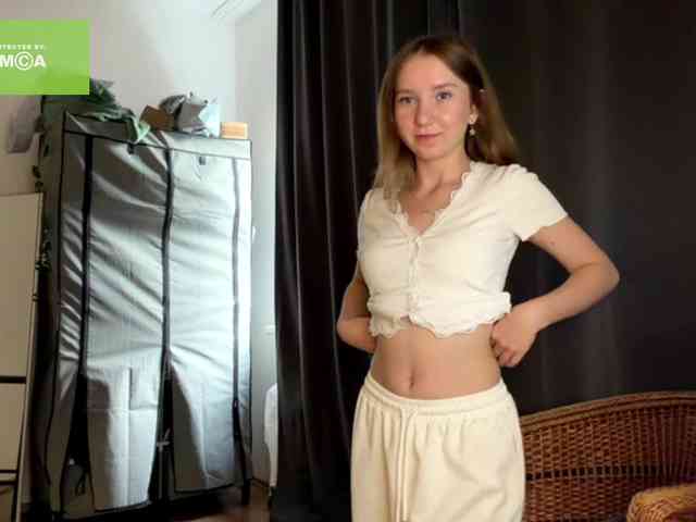lisasmall webcam