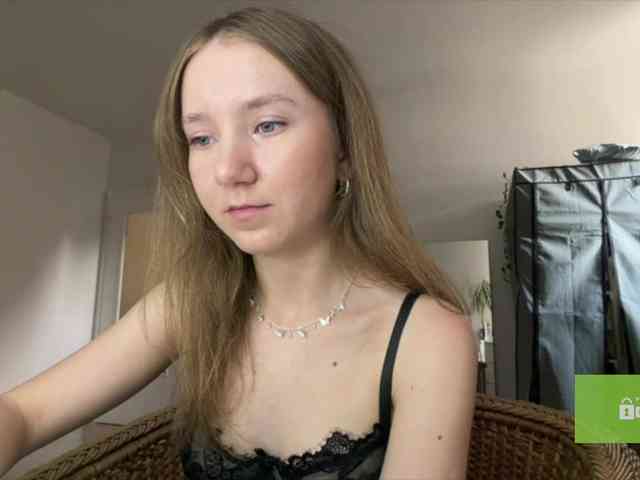 lisasmall webcam