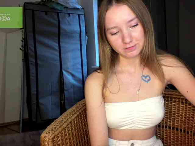 lisasmall webcam