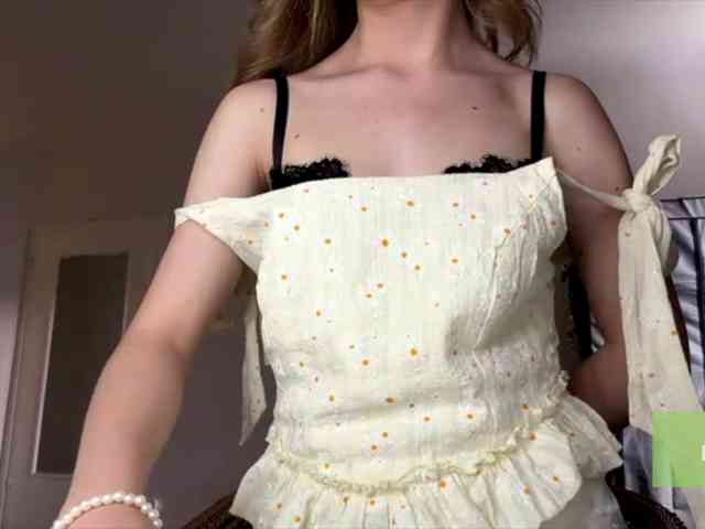 lisasmall webcam