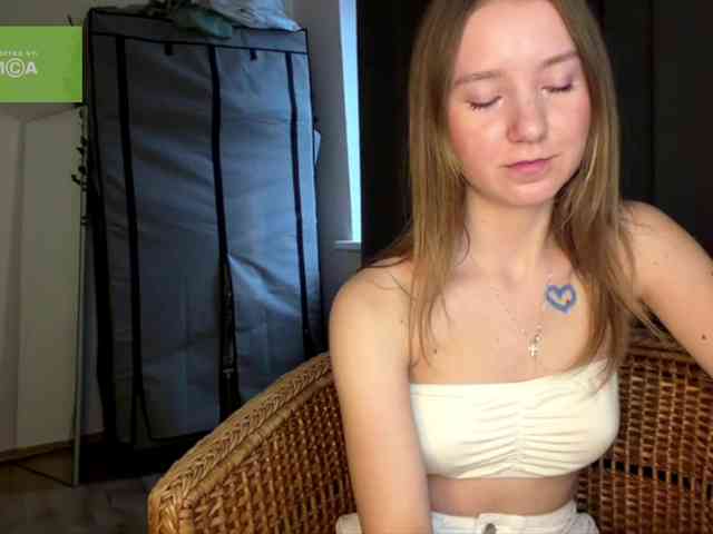 lisasmall webcam