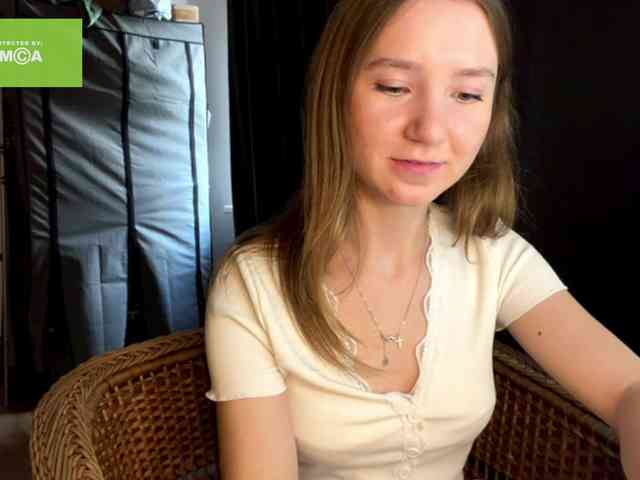 lisasmall webcam
