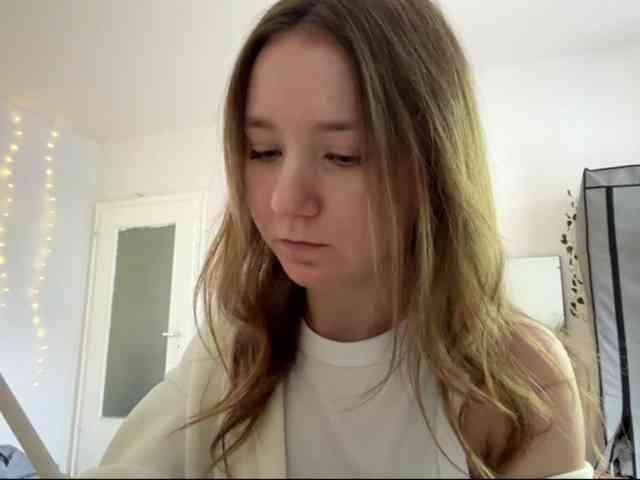 lisasmall webcam