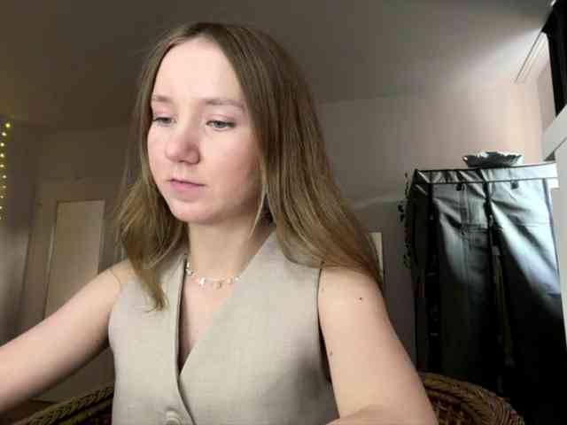 lisasmall webcam