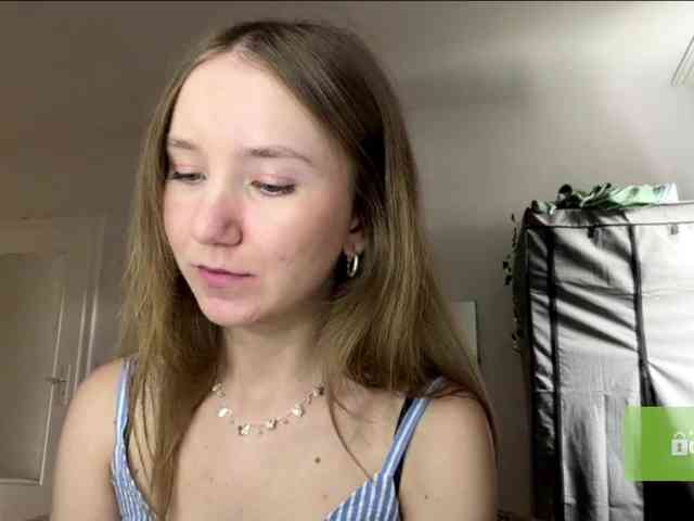 lisasmall webcam