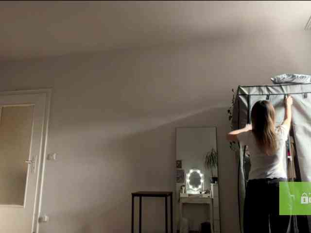 lisasmall webcam