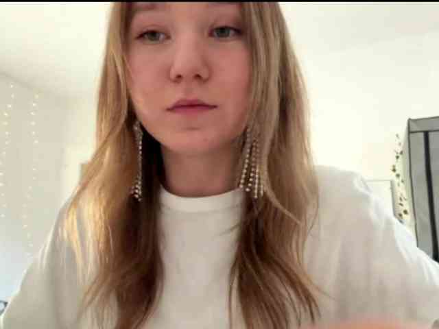 lisasmall webcam