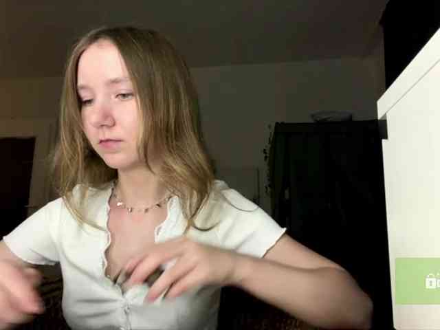 lisasmall webcam