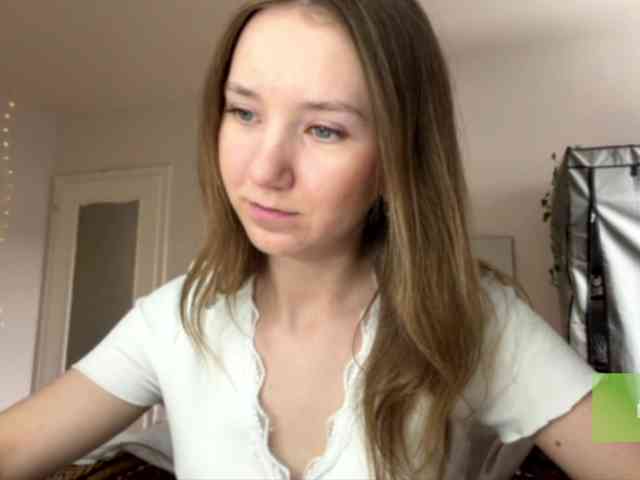 lisasmall webcam