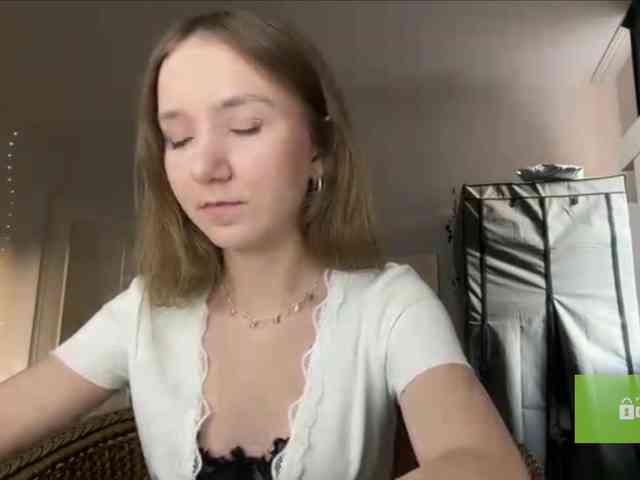 lisasmall webcam