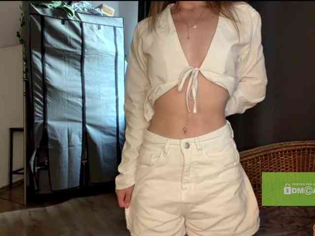 lisasmall webcam