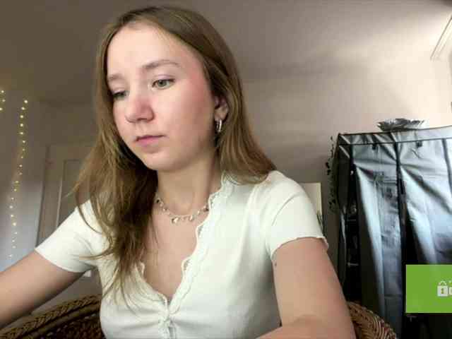 lisasmall webcam
