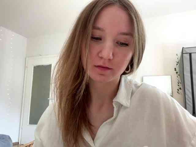 lisasmall webcam