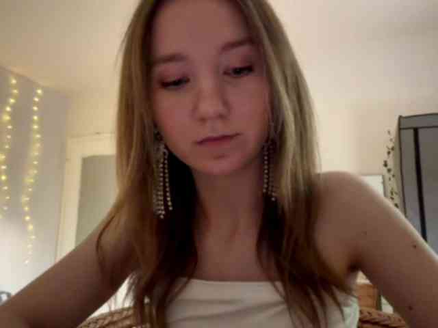 lisasmall webcam