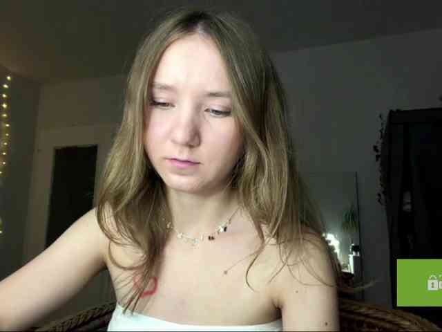 lisasmall webcam