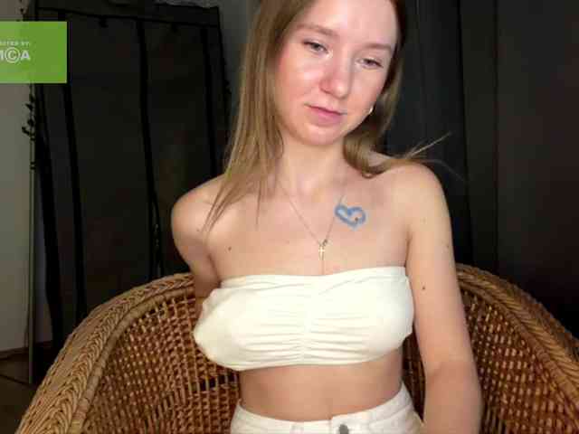 lisasmall webcam