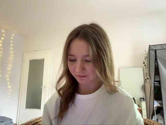 lisasmall webcam