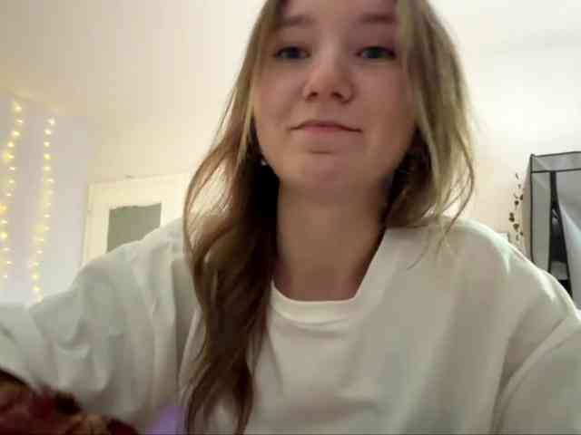 lisasmall webcam
