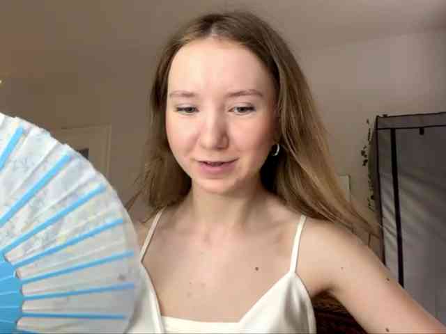 lisasmall webcam