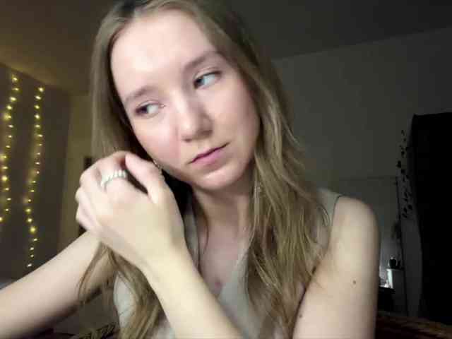 lisasmall webcam