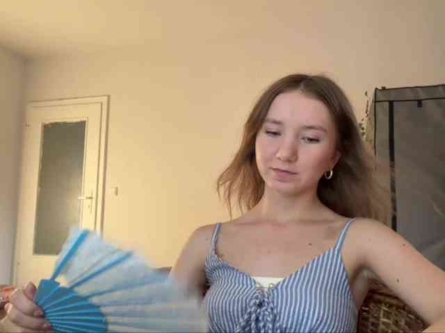 lisasmall webcam