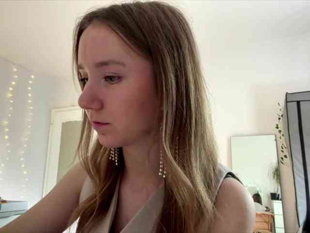 lisasmall webcam
