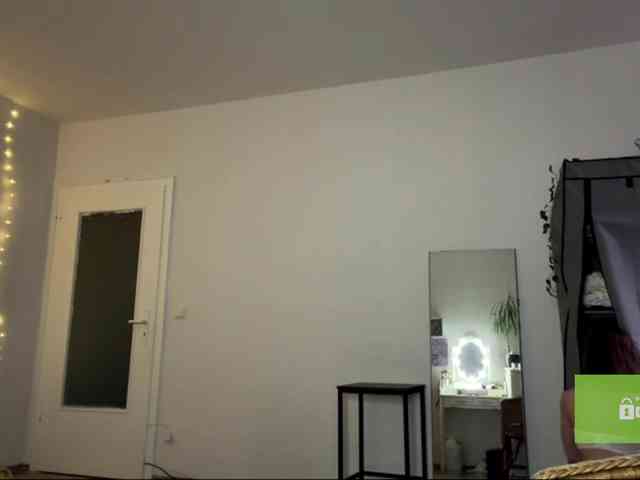 lisasmall webcam
