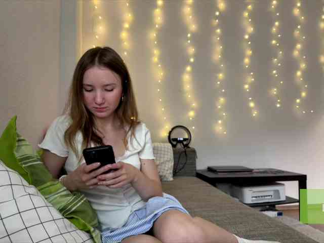 lisasmall webcam
