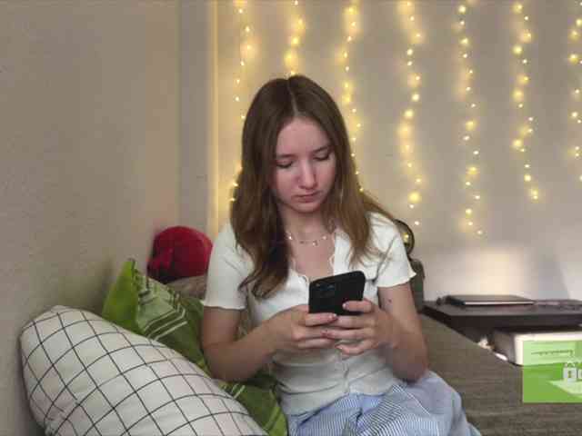lisasmall webcam