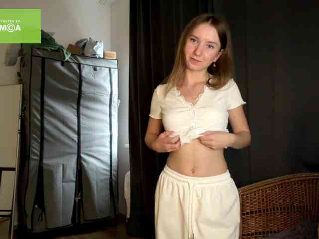 lisasmall webcam