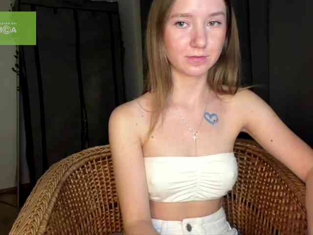 lisasmall webcam