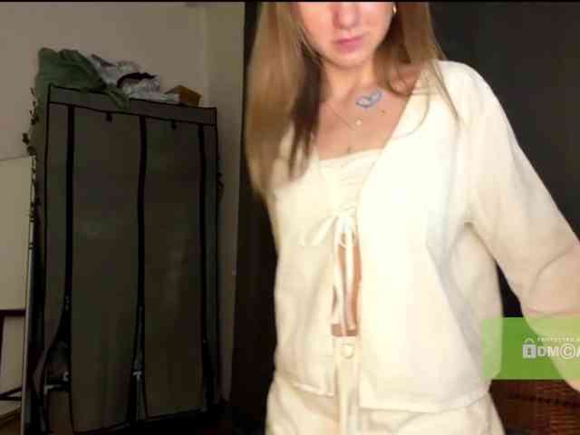 lisasmall webcam