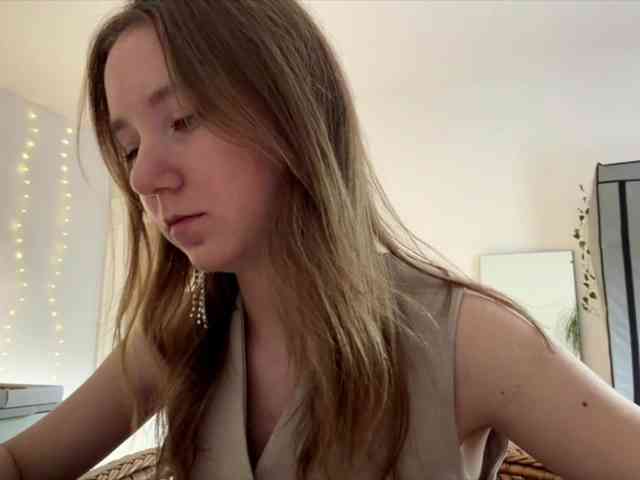 lisasmall webcam