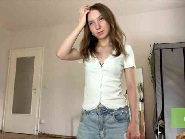 lisasmall webcam