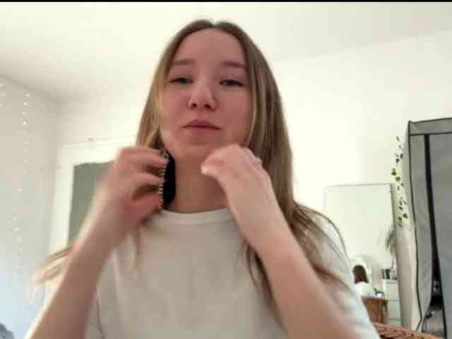 lisasmall webcam