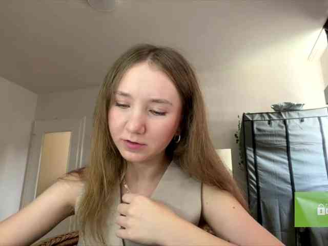 lisasmall webcam