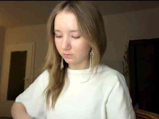 lisasmall webcam